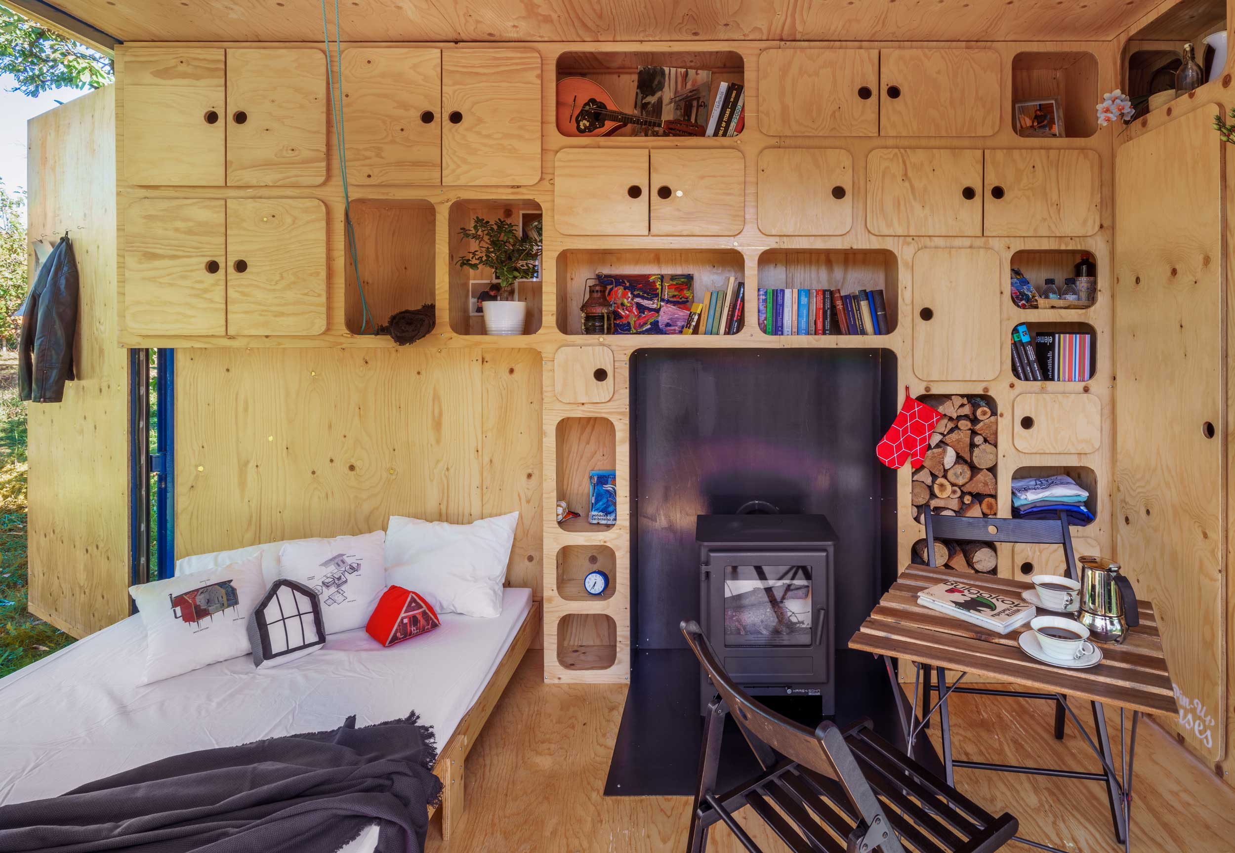 A Guide to Buying Tiny House Furniture