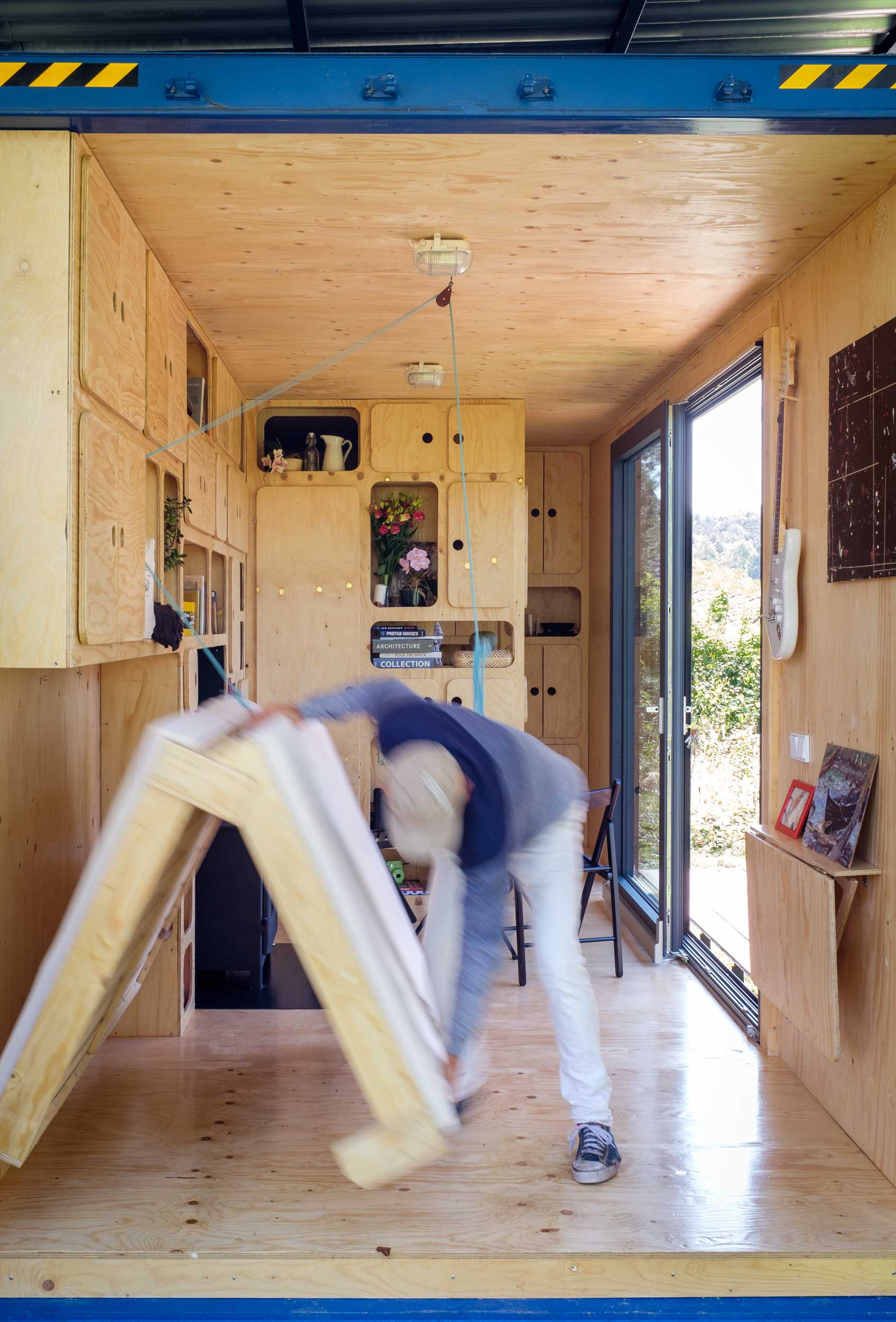 https://www.pinuphouses.com/wp-content/uploads/container-house-foldable-bed.jpg